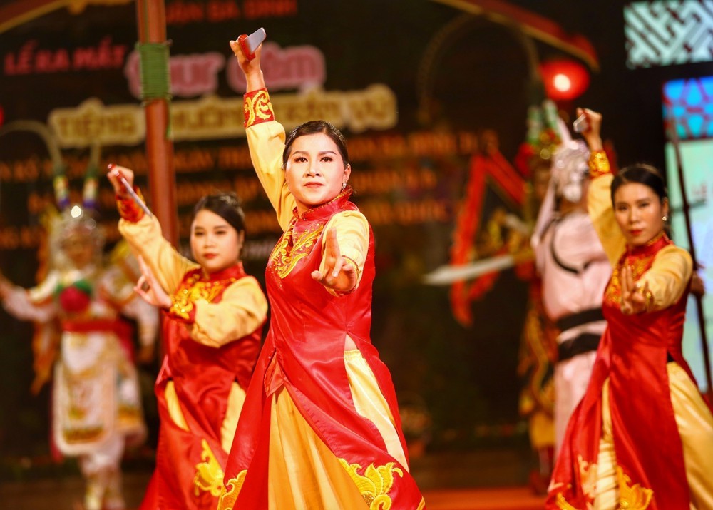 Tour đêm “Tiếng chuông Trấn Vũ”: Gắn bảo tồn di sản với phát triển sản phẩm du lịch mới - Ảnh 4.