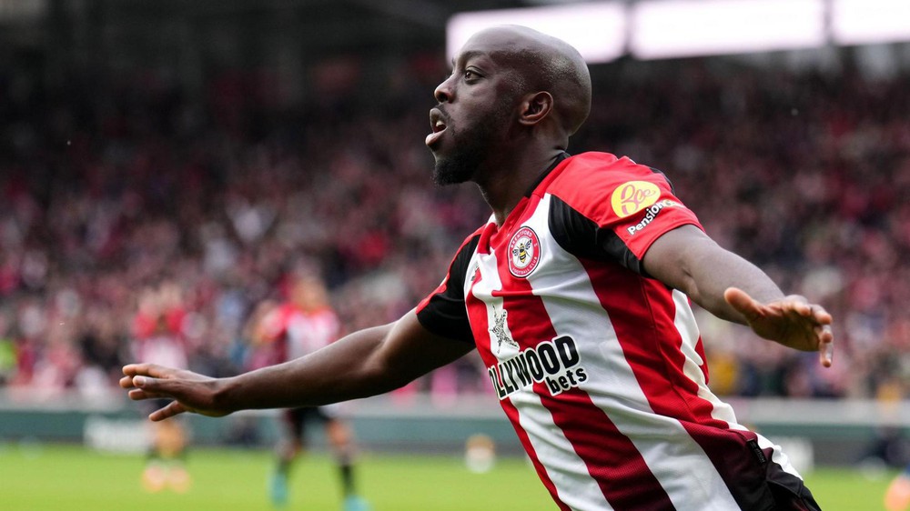 Brentford vs MU: Ngược dòng cảm xúc, màn rượt đuổi tỷ số nghẹt thở của Quỷ đỏ - Ảnh 4. Brentford vs MU: Ngược dòng cảm xúc, màn rượt đuổi tỷ số nghẹt thở của Quỷ đỏ - Ảnh 4.