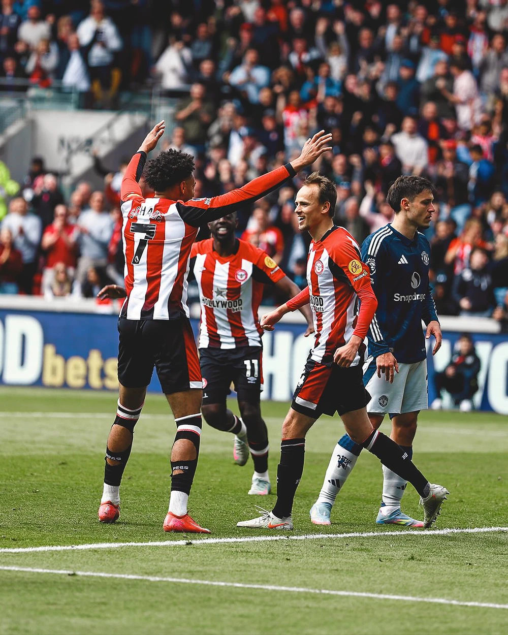 TRỰC TIẾP bóng đá Brentford vs MU (3-1): Bầy Quỷ đỏ đã hết động lực - Ảnh 6. TRỰC TIẾP bóng đá Brentford vs MU (3-1): Bầy Quỷ đỏ đã hết động lực - Ảnh 6.