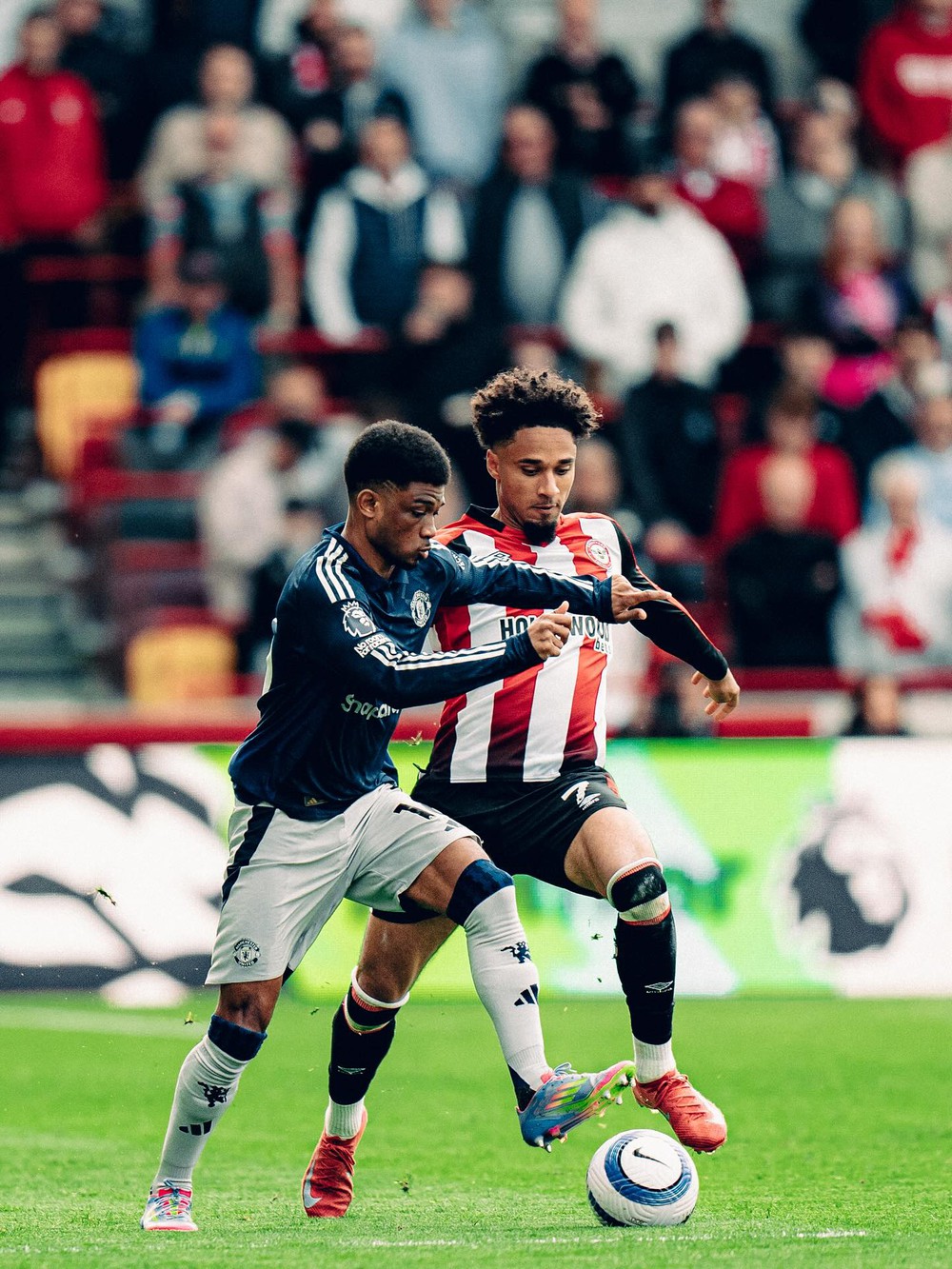 Brentford vs MU: Ngược dòng cảm xúc, màn rượt đuổi tỷ số nghẹt thở của Quỷ đỏ - Ảnh 1. Brentford vs MU: Ngược dòng cảm xúc, màn rượt đuổi tỷ số nghẹt thở của Quỷ đỏ - Ảnh 1.