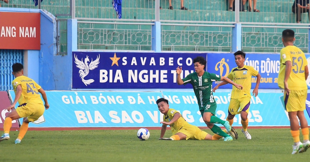 Công Phượng khiến ngày hạ màn V-League lẫn giải hạng Nhất nóng ran - Ảnh 1. Công Phượng khiến ngày hạ màn V-League lẫn giải hạng Nhất nóng ran - Ảnh 1.