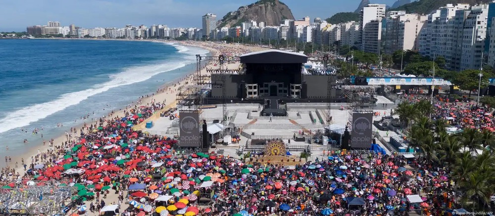 Lady Gaga khuấy động bãi biển Copacabana với buổi hòa nhạc miễn phí lịch sử dành riêng cho fan - Ảnh 3.