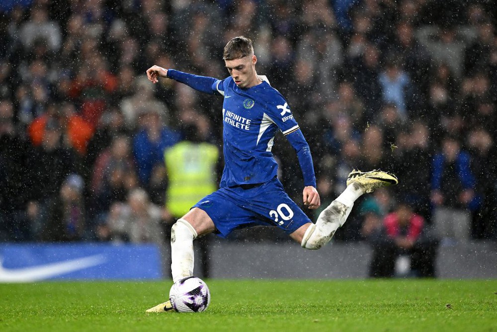 Thăng hoa trên sân nhà, Chelsea hạ gục tân vương Premier League - Ảnh 1. Cole Palmer ấn định chiến thắng 3-1 cho Chelsea