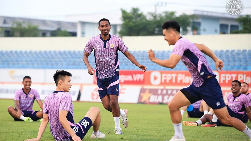 Lịch thi đấu bóng đá hôm nay 5/5: Trực tiếp CAHN đấu với Quảng Naml lúc mấy giờ? - Ảnh 1. Lịch thi đấu bóng đá hôm nay 5/5: Trực tiếp CAHN đấu với Quảng Naml lúc mấy giờ? - Ảnh 1.