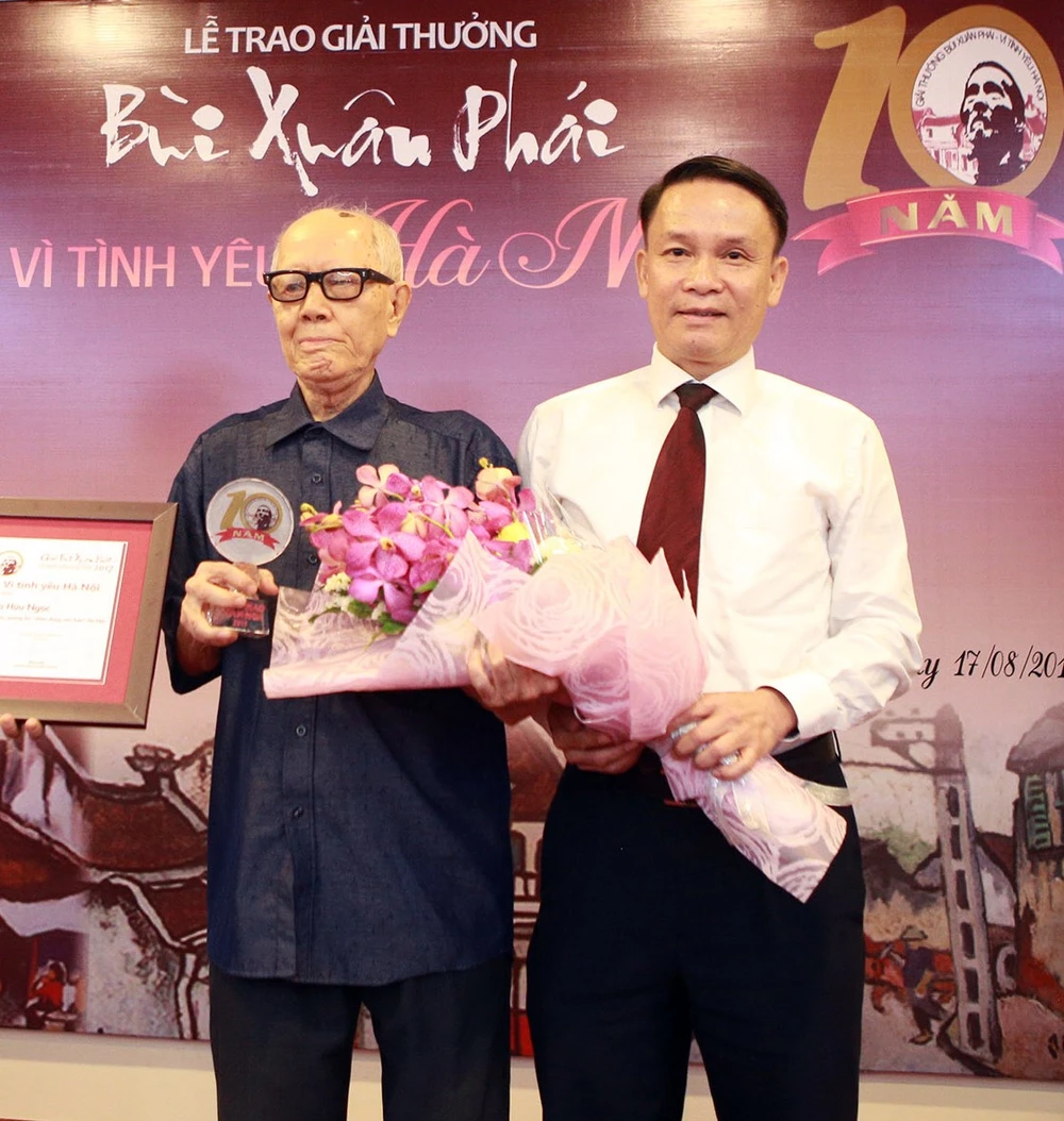 Bái biệt nhà văn hóa Hữu Ngọc: Trọn đời với nghề &quot;xuất khẩu&quot; văn hóa ra thế giới - Ảnh 1.
