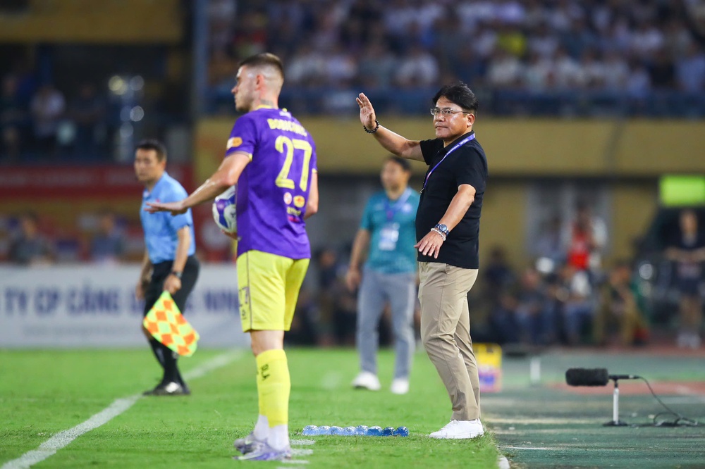 Bầu Hiển rầu lòng, Hà Nội FC chưa đủ sức ngáng đường Nam Định - Ảnh 3.
