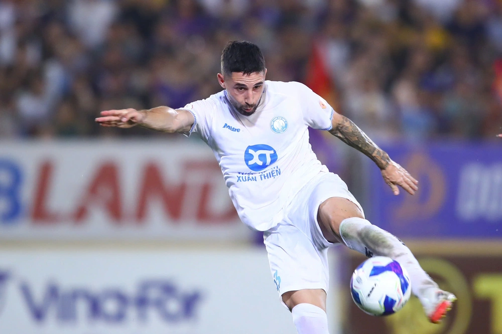 Bầu Hiển rầu lòng, Hà Nội FC chưa đủ sức ngáng đường Nam Định - Ảnh 1.