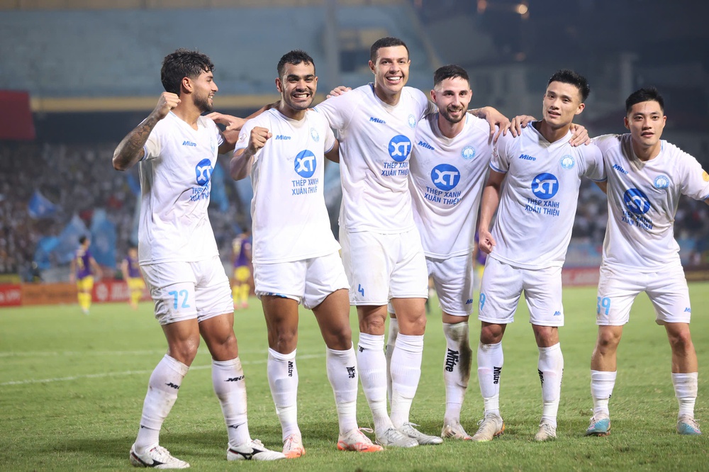 Bầu Hiển rầu lòng, Hà Nội FC chưa đủ sức ngáng đường Nam Định - Ảnh 2.