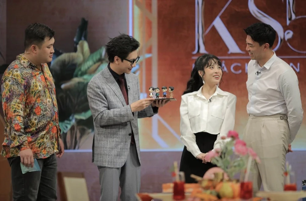 Chồng ca nương Kiều Anh hiếm hoi xuất hiện cùng vợ trên sóng truyền hình, hé lộ chuyện 'manifest' thi 'Chị đẹp' - Ảnh 3. Chồng ca nương Kiều Anh hiếm hoi xuất hiện cùng vợ trên sóng truyền hình, hé lộ chuyện 'manifest' thi 'Chị đẹp' - Ảnh 3.