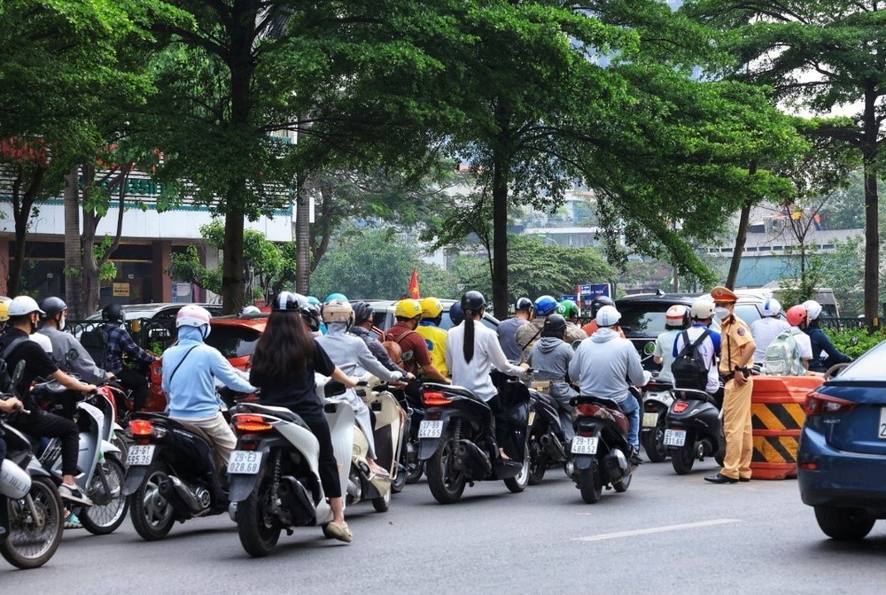 Giao thông Hà Nội ngày đầu tuần sau kỳ nghỉ lễ - Ảnh 5. Giao thông Hà Nội ngày đầu tuần sau kỳ nghỉ lễ - Ảnh 5.