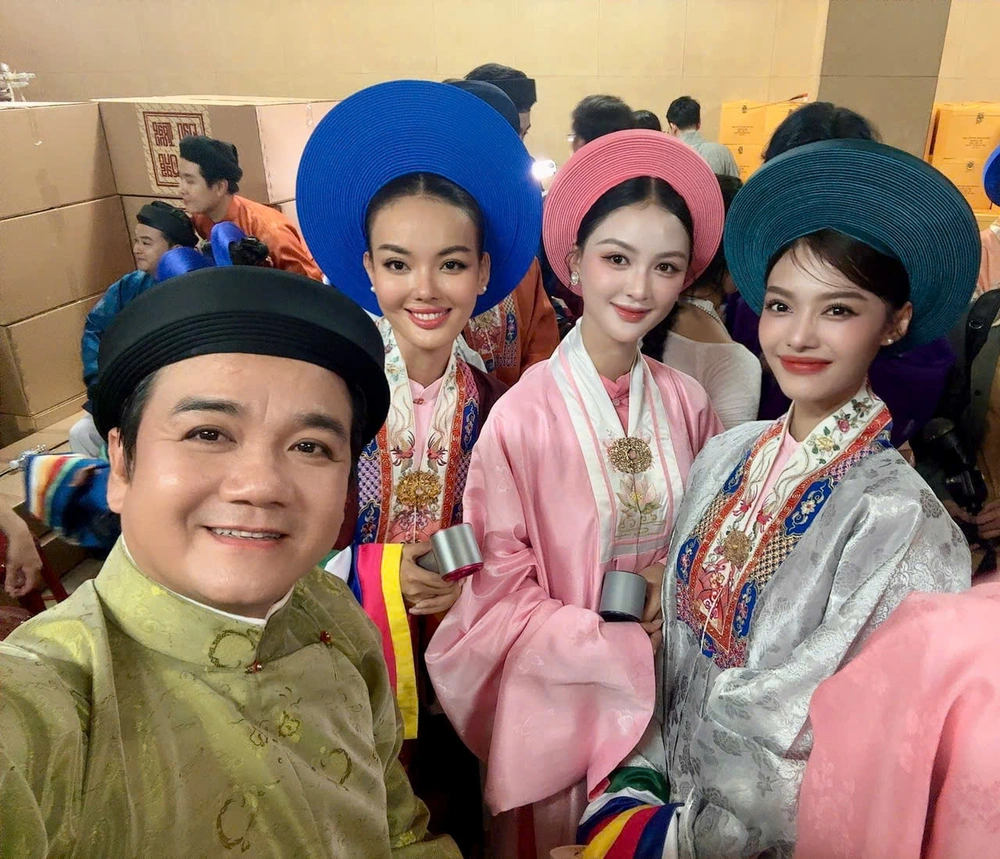 NSƯT Lê Tứ hoan hỷ tham gia Đại lễ Vesak 2025 - Ảnh 2. NSƯT Lê Tứ hoan hỷ tham gia Đại lễ Vesak 2025 - Ảnh 2.