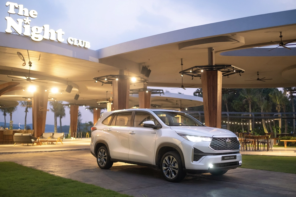 Toyota Innova Cross "tăng tốc" ấn tượng với khách hàng trẻ - Ảnh 2. Toyota Innova Cross "tăng tốc" ấn tượng với khách hàng trẻ - Ảnh 2.