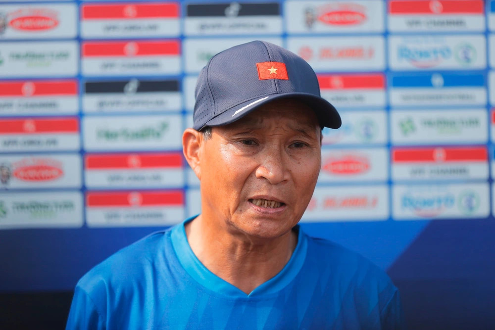 HLV Mai Đức Chung: ‘Cầu thủ Việt kiều tập để làm quen với đội tuyển’ - Ảnh 1. HLV Mai Đức Chung: ‘Cầu thủ Việt kiều tập để làm quen với đội tuyển’ - Ảnh 1.