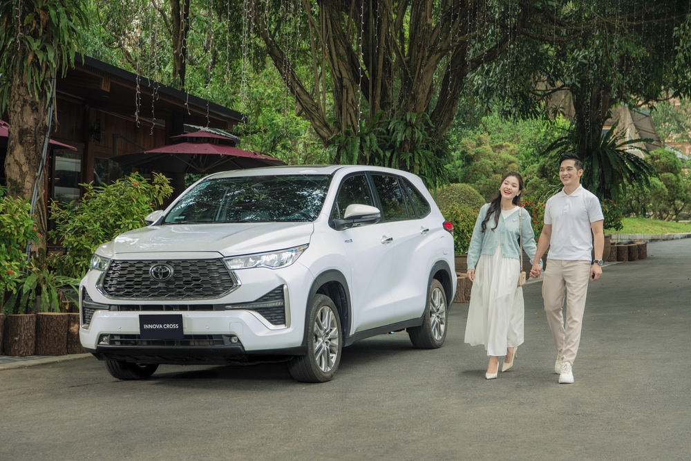 Toyota Innova Cross "tăng tốc" ấn tượng với khách hàng trẻ - Ảnh 1. Toyota Innova Cross "tăng tốc" ấn tượng với khách hàng trẻ - Ảnh 1.