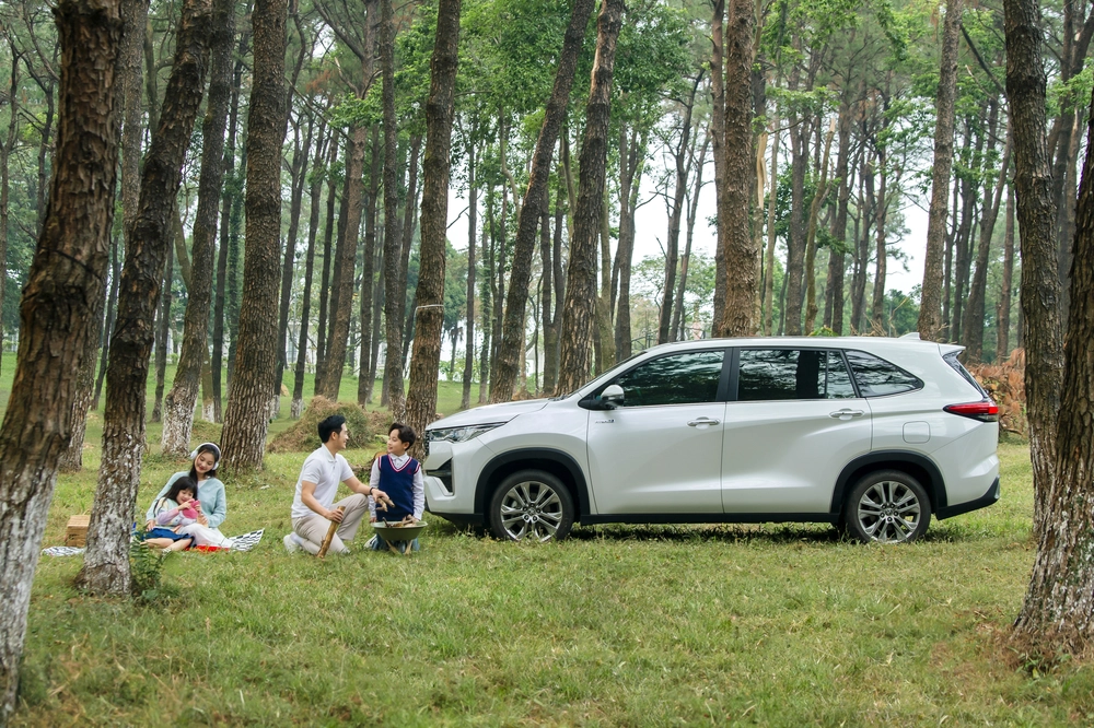 Toyota Innova Cross "tăng tốc" ấn tượng với khách hàng trẻ - Ảnh 4. Toyota Innova Cross "tăng tốc" ấn tượng với khách hàng trẻ - Ảnh 4.