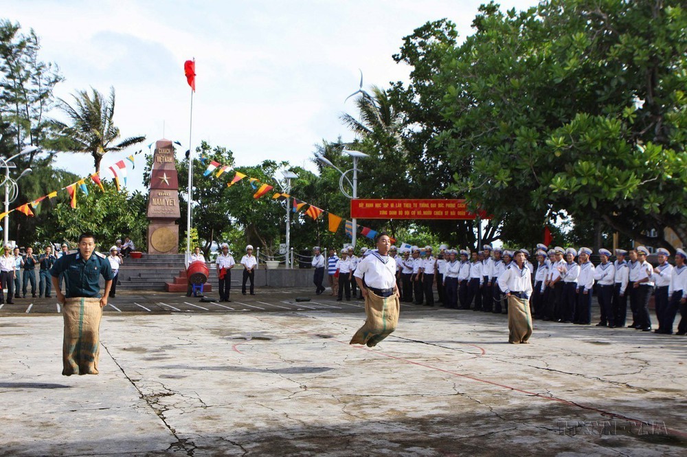 Hải quân nhân dân Việt Nam 70 năm hoàn thành xuất sắc nhiệm vụ bảo vệ chủ quyền Tổ quốc - Ảnh 27. Hải quân nhân dân Việt Nam 70 năm hoàn thành xuất sắc nhiệm vụ bảo vệ chủ quyền Tổ quốc - Ảnh 27.