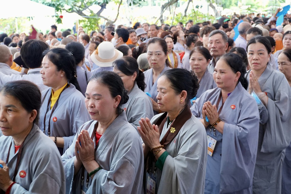 Hàng ngàn người chiêm bái xá lợi trái tim Bồ tát Thích Quảng Đức - Ảnh 7. Hàng ngàn người chiêm bái xá lợi trái tim Bồ tát Thích Quảng Đức - Ảnh 7.
