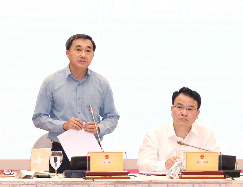Thứ trưởng Bộ Y tế nói về miễn viện phí cho toàn dân - Ảnh 1. Thứ trưởng Bộ Y tế nói về miễn viện phí cho toàn dân - Ảnh 1.