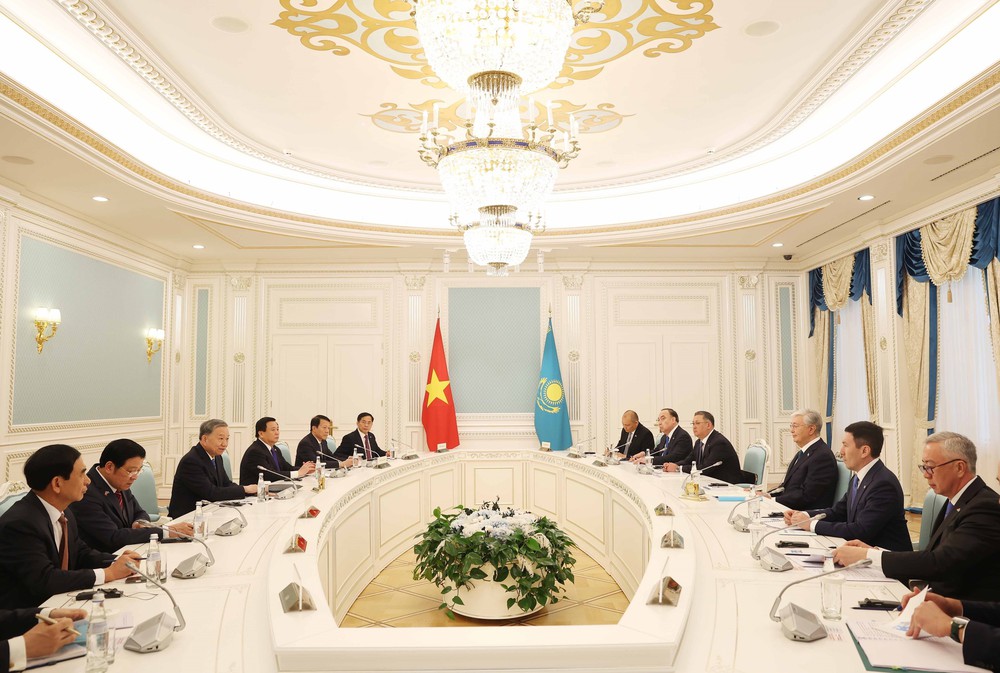 Hình ảnh Lễ đón Tổng Bí thư Tô Lâm và Phu nhân thăm cấp Nhà nước Cộng hòa Kazakhstan - Ảnh 15. Hình ảnh Lễ đón Tổng Bí thư Tô Lâm và Phu nhân thăm cấp Nhà nước Cộng hòa Kazakhstan - Ảnh 15.