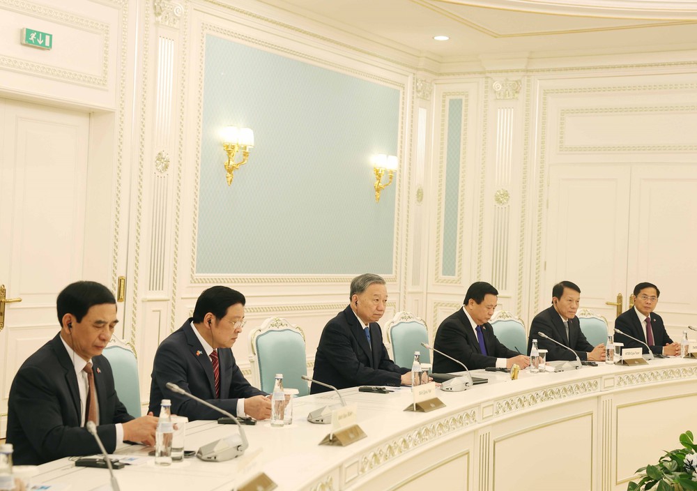 Hình ảnh Lễ đón Tổng Bí thư Tô Lâm và Phu nhân thăm cấp Nhà nước Cộng hòa Kazakhstan - Ảnh 16. Hình ảnh Lễ đón Tổng Bí thư Tô Lâm và Phu nhân thăm cấp Nhà nước Cộng hòa Kazakhstan - Ảnh 16.