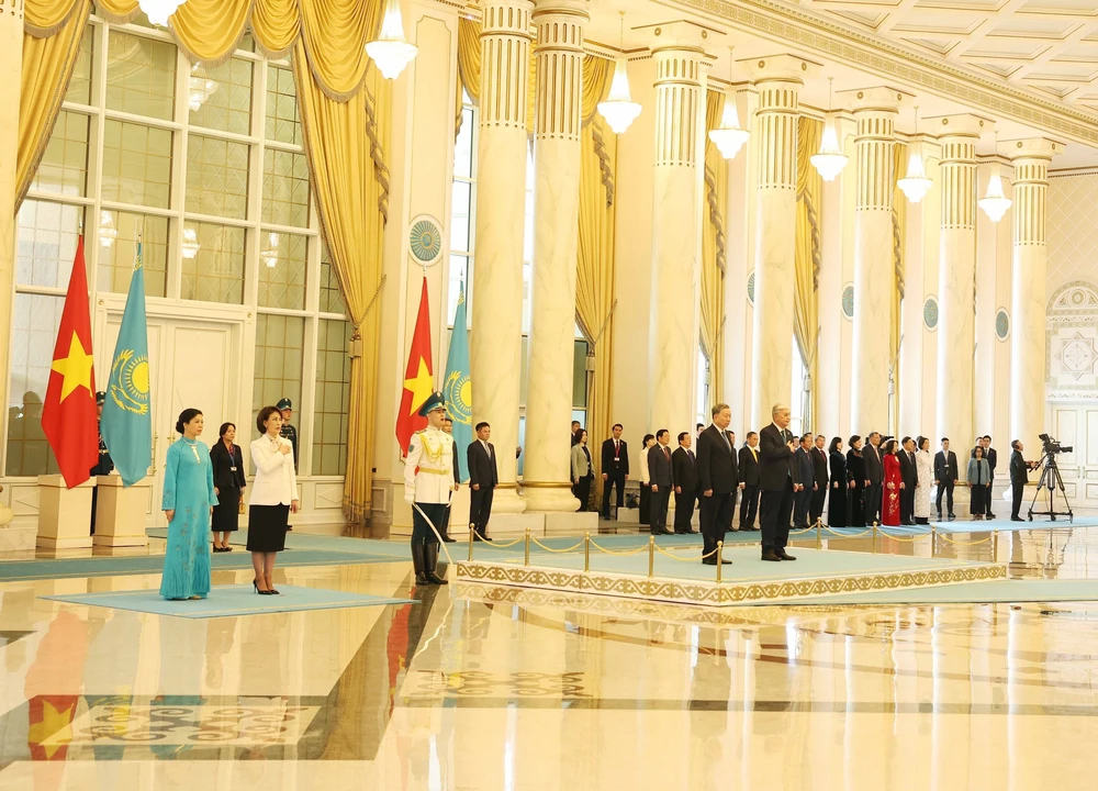 Hình ảnh Lễ đón Tổng Bí thư Tô Lâm và Phu nhân thăm cấp Nhà nước Cộng hòa Kazakhstan - Ảnh 9. Hình ảnh Lễ đón Tổng Bí thư Tô Lâm và Phu nhân thăm cấp Nhà nước Cộng hòa Kazakhstan - Ảnh 9.