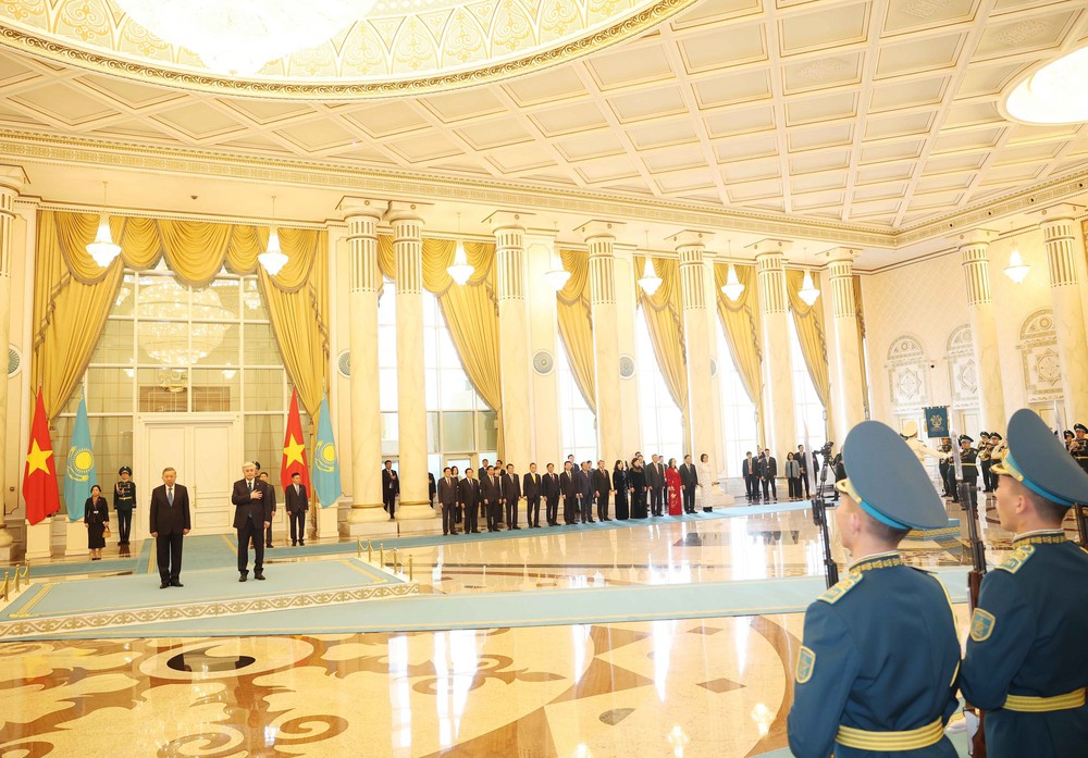 Hình ảnh Lễ đón Tổng Bí thư Tô Lâm và Phu nhân thăm cấp Nhà nước Cộng hòa Kazakhstan - Ảnh 8. Hình ảnh Lễ đón Tổng Bí thư Tô Lâm và Phu nhân thăm cấp Nhà nước Cộng hòa Kazakhstan - Ảnh 8.