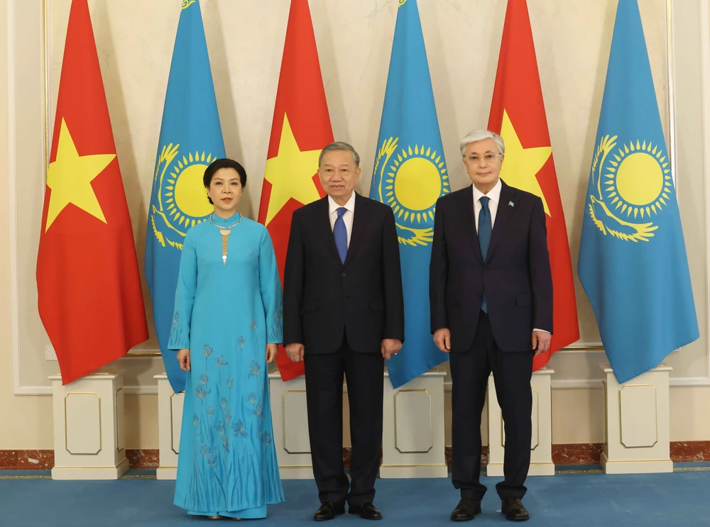 Hình ảnh Lễ đón Tổng Bí thư Tô Lâm và Phu nhân thăm cấp Nhà nước Cộng hòa Kazakhstan - Ảnh 7. Hình ảnh Lễ đón Tổng Bí thư Tô Lâm và Phu nhân thăm cấp Nhà nước Cộng hòa Kazakhstan - Ảnh 7.