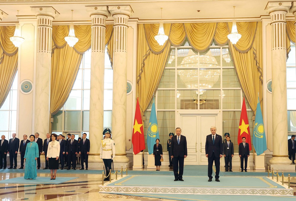 Hình ảnh Lễ đón Tổng Bí thư Tô Lâm và Phu nhân thăm cấp Nhà nước Cộng hòa Kazakhstan - Ảnh 13. Hình ảnh Lễ đón Tổng Bí thư Tô Lâm và Phu nhân thăm cấp Nhà nước Cộng hòa Kazakhstan - Ảnh 13.