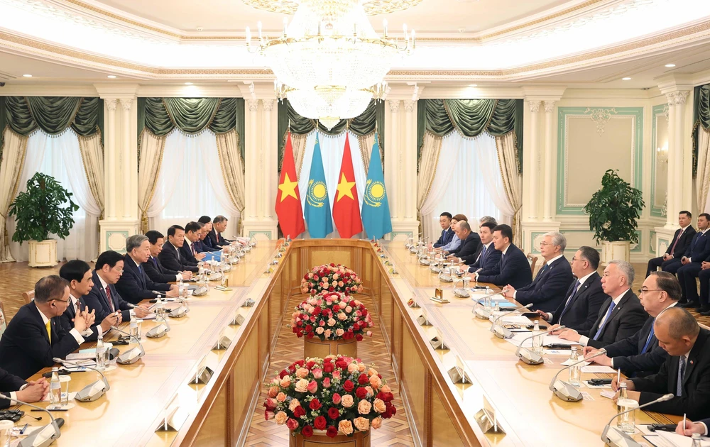Hình ảnh Lễ đón Tổng Bí thư Tô Lâm và Phu nhân thăm cấp Nhà nước Cộng hòa Kazakhstan - Ảnh 14. Hình ảnh Lễ đón Tổng Bí thư Tô Lâm và Phu nhân thăm cấp Nhà nước Cộng hòa Kazakhstan - Ảnh 14.