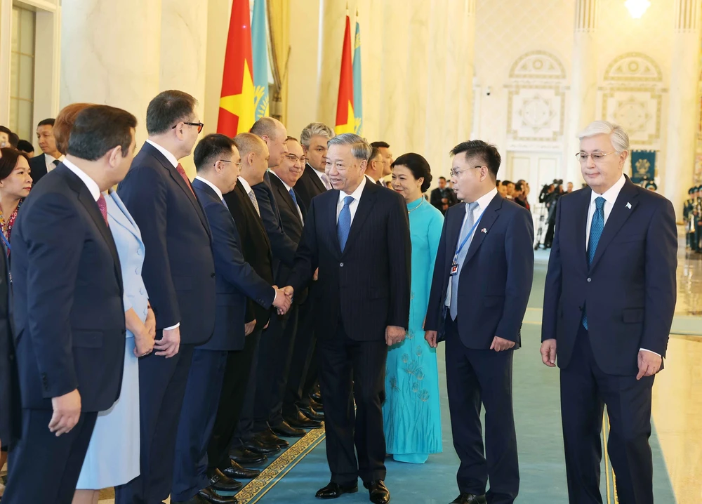 Hình ảnh Lễ đón Tổng Bí thư Tô Lâm và Phu nhân thăm cấp Nhà nước Cộng hòa Kazakhstan - Ảnh 11. Hình ảnh Lễ đón Tổng Bí thư Tô Lâm và Phu nhân thăm cấp Nhà nước Cộng hòa Kazakhstan - Ảnh 11.