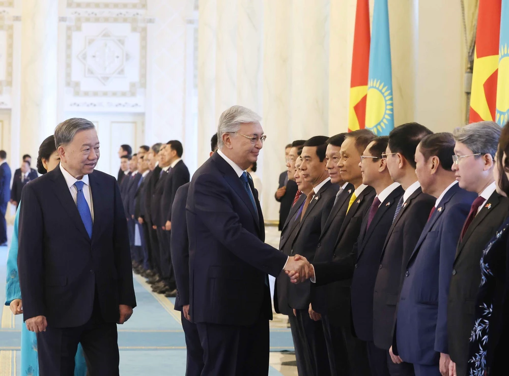 Hình ảnh Lễ đón Tổng Bí thư Tô Lâm và Phu nhân thăm cấp Nhà nước Cộng hòa Kazakhstan - Ảnh 12. Hình ảnh Lễ đón Tổng Bí thư Tô Lâm và Phu nhân thăm cấp Nhà nước Cộng hòa Kazakhstan - Ảnh 12.