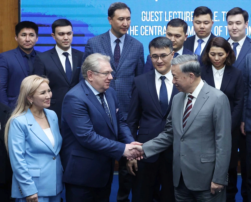 Tổng Bí thư Tô Lâm phát biểu về chính sách tại Học viện Hành chính Công Kazakhstan - Ảnh 9. Tổng Bí thư Tô Lâm phát biểu về chính sách tại Học viện Hành chính Công Kazakhstan - Ảnh 9.