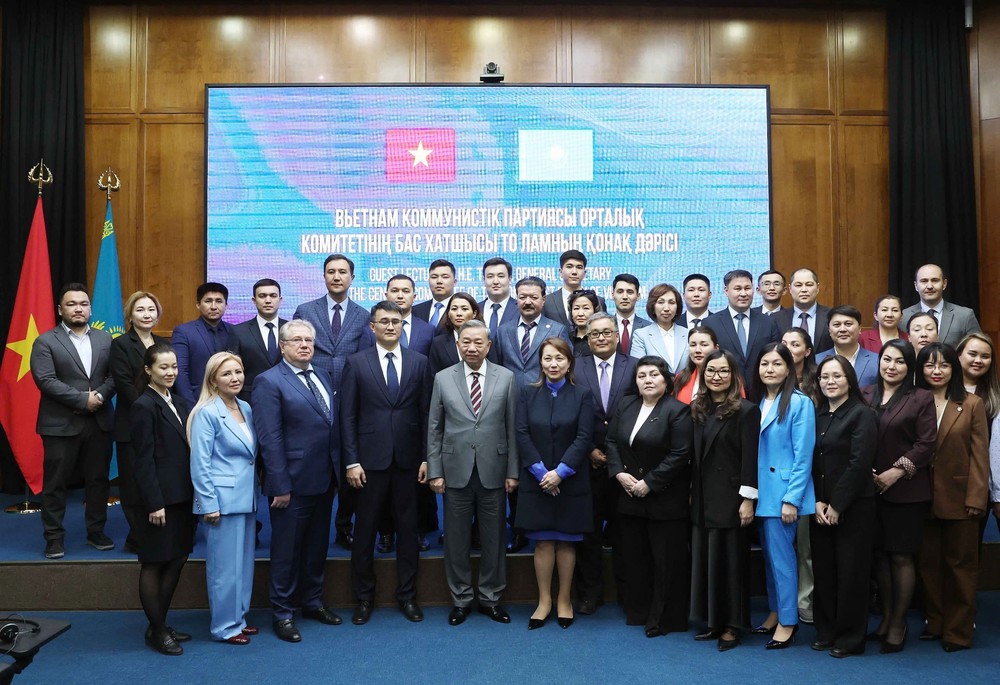 Tổng Bí thư Tô Lâm phát biểu về chính sách tại Học viện Hành chính Công Kazakhstan - Ảnh 11. Tổng Bí thư Tô Lâm phát biểu về chính sách tại Học viện Hành chính Công Kazakhstan - Ảnh 11.