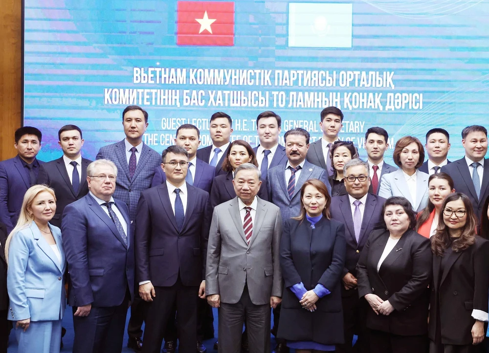 Tổng Bí thư Tô Lâm phát biểu về chính sách tại Học viện Hành chính Công Kazakhstan - Ảnh 10. Tổng Bí thư Tô Lâm phát biểu về chính sách tại Học viện Hành chính Công Kazakhstan - Ảnh 10.