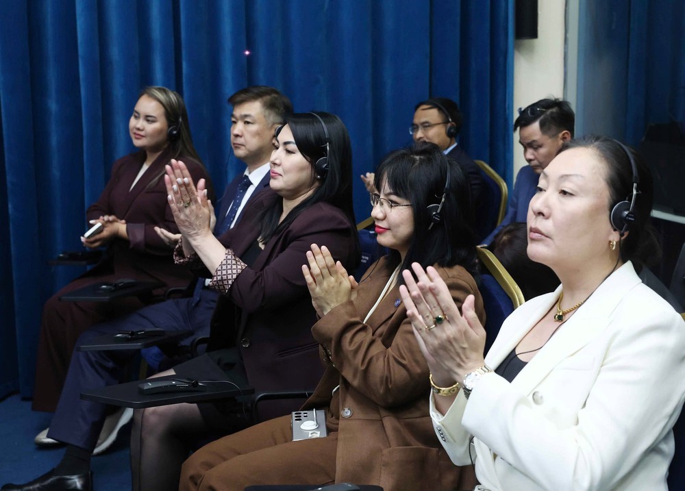 Tổng Bí thư Tô Lâm phát biểu về chính sách tại Học viện Hành chính Công Kazakhstan - Ảnh 4. Tổng Bí thư Tô Lâm phát biểu về chính sách tại Học viện Hành chính Công Kazakhstan - Ảnh 4.