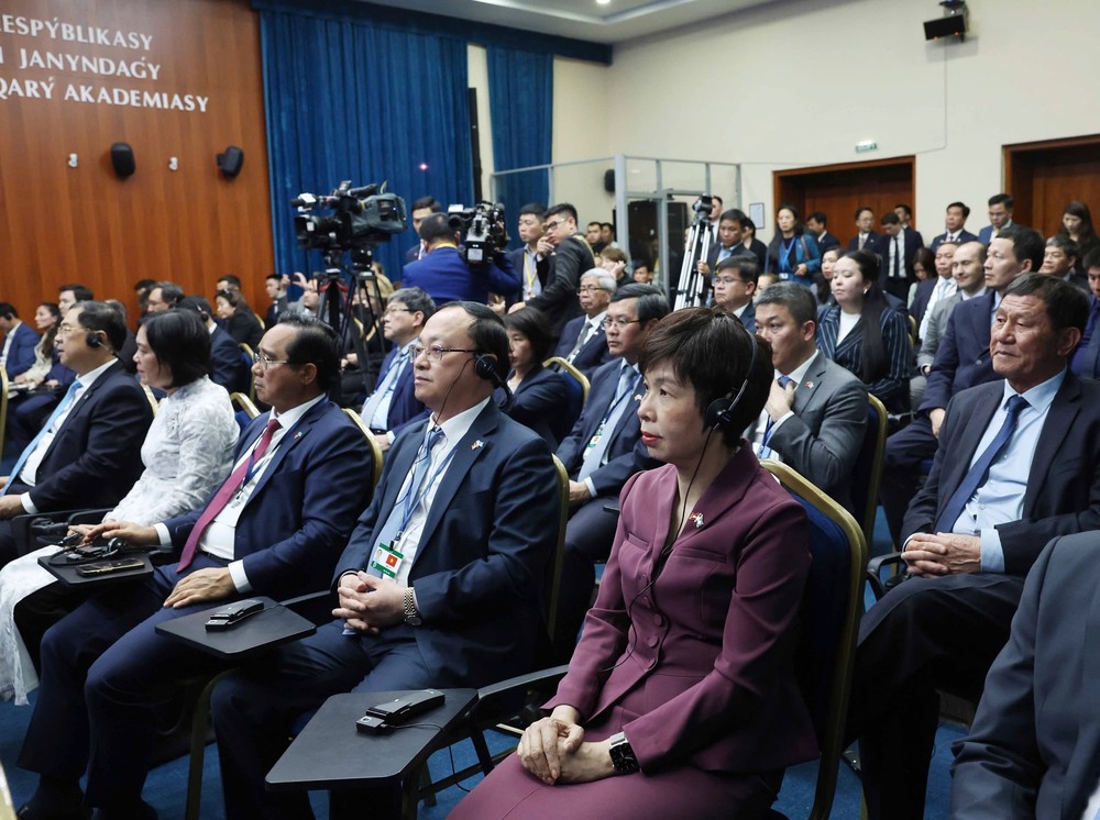 Tổng Bí thư Tô Lâm phát biểu về chính sách tại Học viện Hành chính Công Kazakhstan - Ảnh 8. Tổng Bí thư Tô Lâm phát biểu về chính sách tại Học viện Hành chính Công Kazakhstan - Ảnh 8.