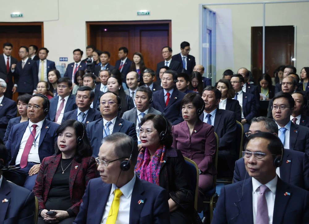 Tổng Bí thư Tô Lâm phát biểu về chính sách tại Học viện Hành chính Công Kazakhstan - Ảnh 7. Tổng Bí thư Tô Lâm phát biểu về chính sách tại Học viện Hành chính Công Kazakhstan - Ảnh 7.