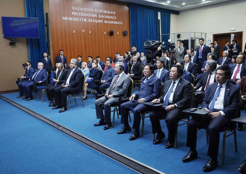 Tổng Bí thư Tô Lâm phát biểu về chính sách tại Học viện Hành chính Công Kazakhstan - Ảnh 6. Tổng Bí thư Tô Lâm phát biểu về chính sách tại Học viện Hành chính Công Kazakhstan - Ảnh 6.
