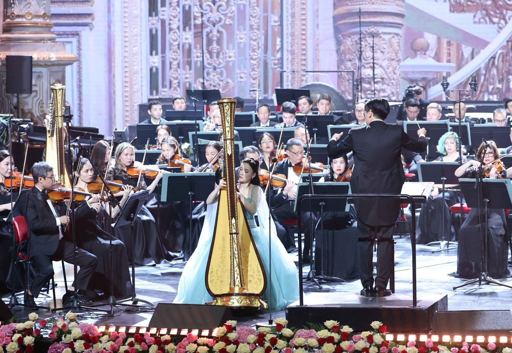 Tổng Bí thư Tô Lâm và Phu nhân dự hòa nhạc hữu nghị Việt Nam - Kazakhstan - Ảnh 7. Tổng Bí thư Tô Lâm và Phu nhân dự hòa nhạc hữu nghị Việt Nam - Kazakhstan - Ảnh 7.