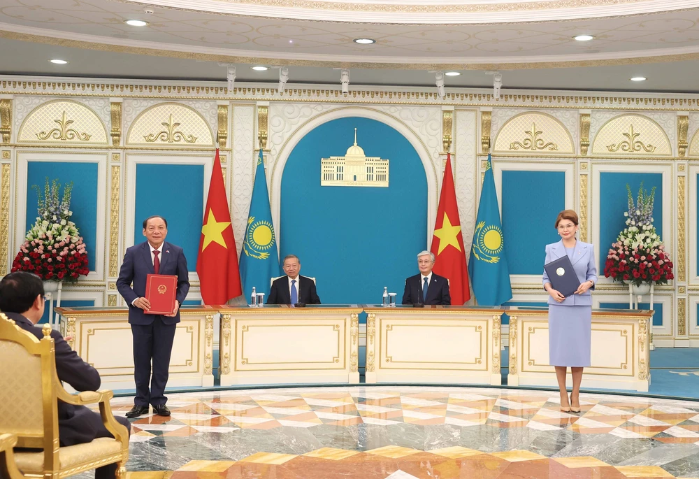 Hợp tác giữa Thông tấn xã Việt Nam và Tổ hợp Phát thanh Truyền hình Cộng hòa Kazakhstan - Ảnh 3. Hợp tác giữa Thông tấn xã Việt Nam và Tổ hợp Phát thanh Truyền hình Cộng hòa Kazakhstan - Ảnh 3.