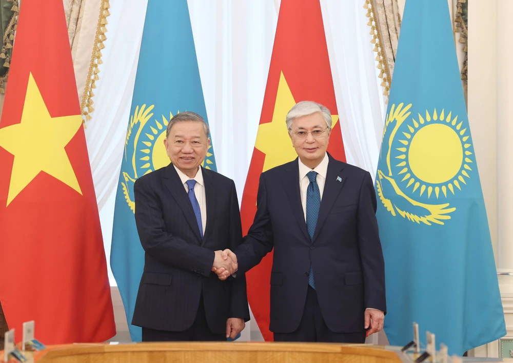 Hình ảnh Lễ đón Tổng Bí thư Tô Lâm và Phu nhân thăm cấp Nhà nước Cộng hòa Kazakhstan - Ảnh 10. Hình ảnh Lễ đón Tổng Bí thư Tô Lâm và Phu nhân thăm cấp Nhà nước Cộng hòa Kazakhstan - Ảnh 10.