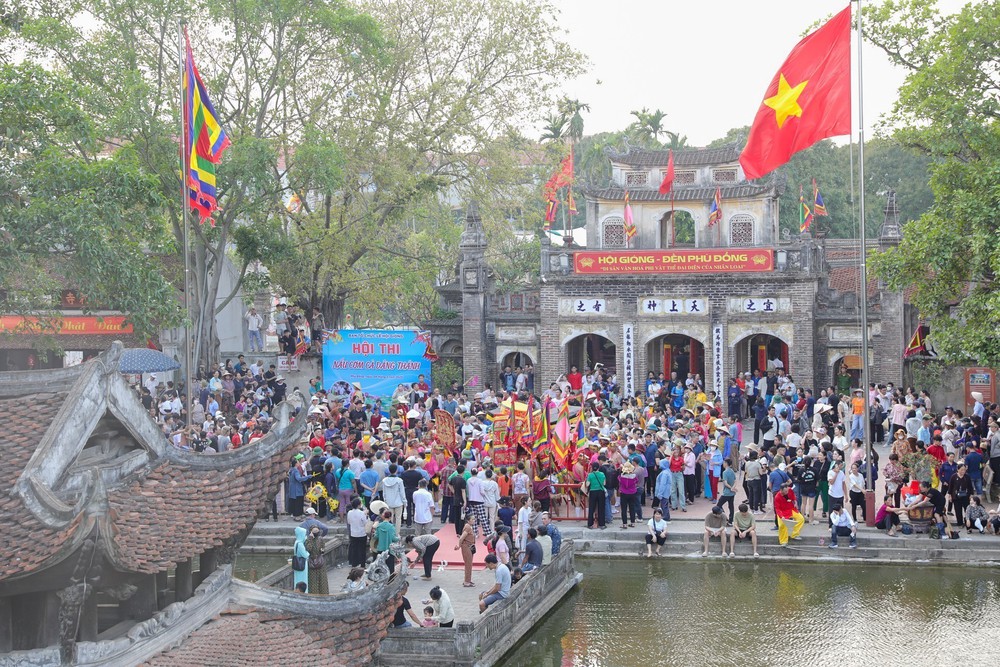 Hình ảnh rực rỡ và linh thiêng Hội Gióng đền Phù Đổng 2025 - Ảnh 1. Hình ảnh rực rỡ và linh thiêng Hội Gióng đền Phù Đổng 2025 - Ảnh 1.