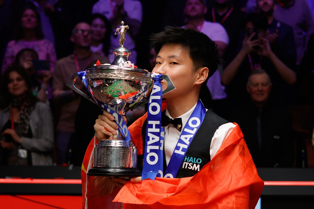 Tay cơ Trung Quốc trở thành người châu Á đầu tiên vô địch thế giới môn snooker - Ảnh 1. Tay cơ Trung Quốc trở thành người châu Á đầu tiên vô địch thế giới môn snooker - Ảnh 1.
