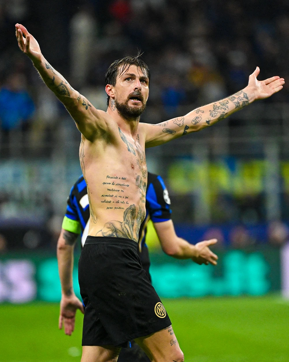 Người hùng của Inter Milan 2 lần thắng ung thư, truyền cảm hứng bằng nghị lực phi thường - Ảnh 3. Người hùng của Inter Milan 2 lần thắng ung thư, truyền cảm hứng bằng nghị lực phi thường - Ảnh 3.