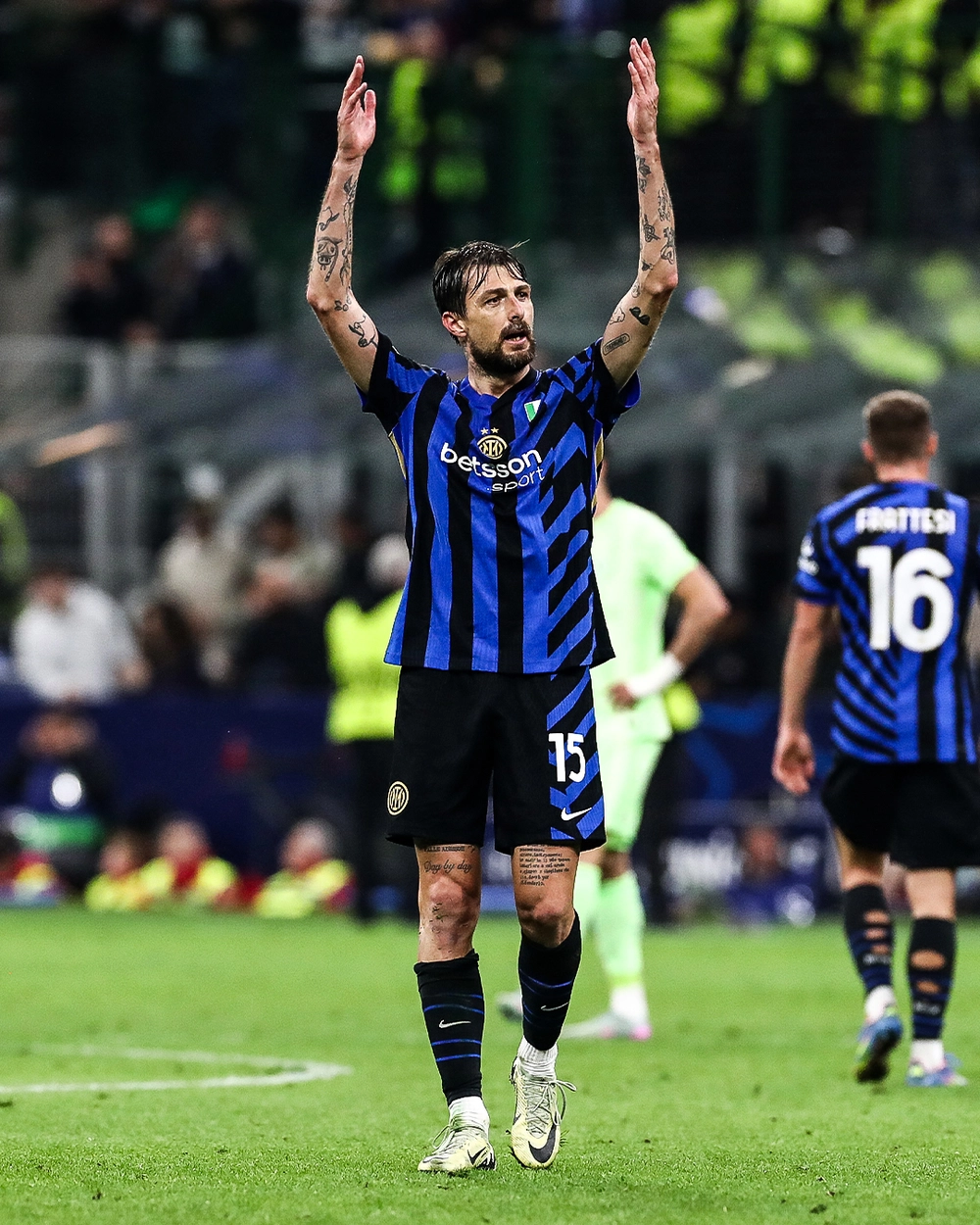 Người hùng của Inter Milan 2 lần thắng ung thư, truyền cảm hứng bằng nghị lực phi thường - Ảnh 2. Người hùng của Inter Milan 2 lần thắng ung thư, truyền cảm hứng bằng nghị lực phi thường - Ảnh 2.