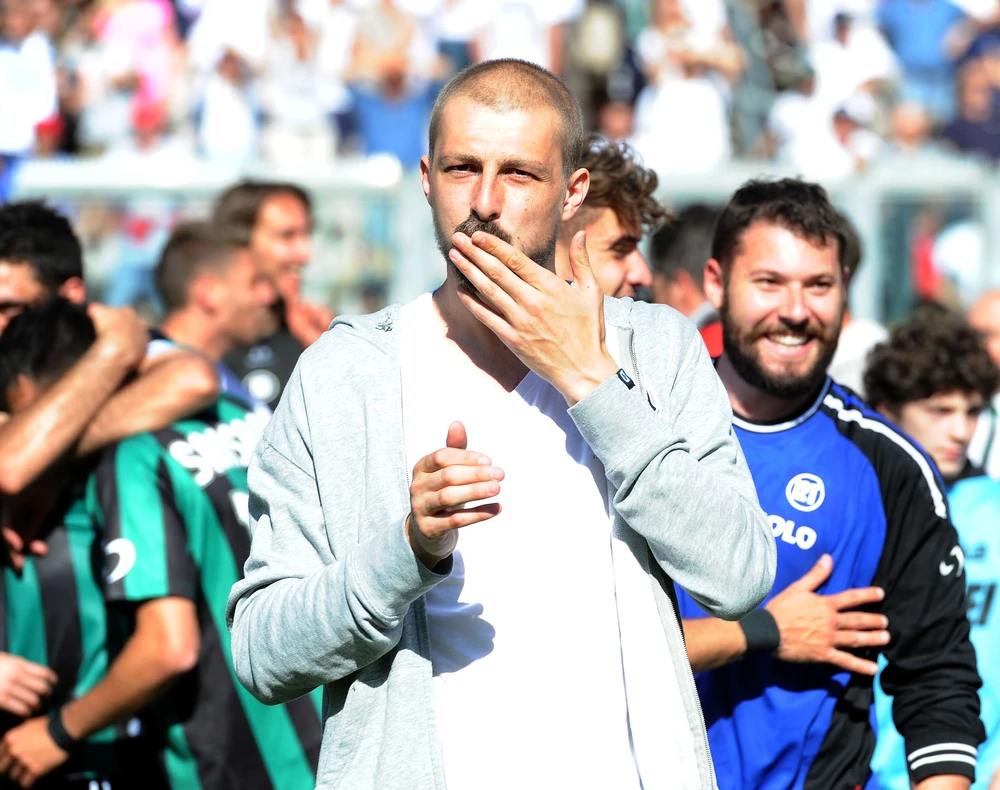 Người hùng của Inter Milan 2 lần thắng ung thư, truyền cảm hứng bằng nghị lực phi thường - Ảnh 1. Người hùng của Inter Milan 2 lần thắng ung thư, truyền cảm hứng bằng nghị lực phi thường - Ảnh 1.