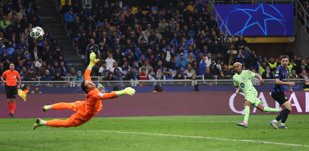 Barca bị loại ở Champions League: Sự tàn nhẫn với thiên tài Lamine Yamal - Ảnh 1.