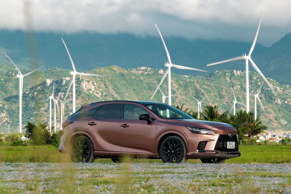 Tháng 4 khách hàng Việt mua Lexus tăng vọt - Ảnh 1. Tháng 4 khách hàng Việt mua Lexus tăng vọt - Ảnh 1.
