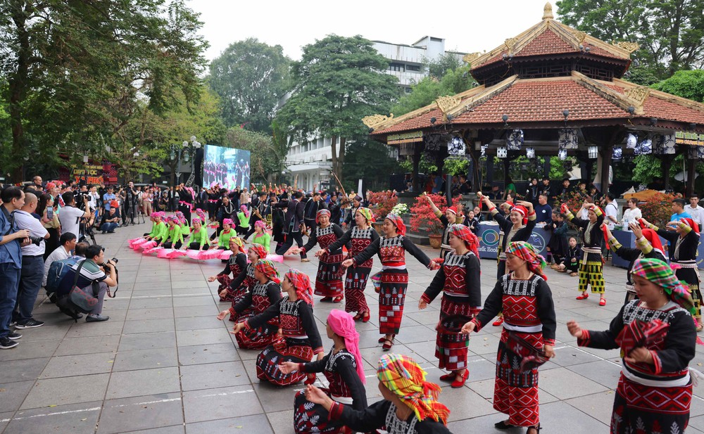 Lào Cai đầu tư xây dựng 18 điểm du lịch sinh thái, nghỉ dưỡng - Ảnh 1. Lào Cai đầu tư xây dựng 18 điểm du lịch sinh thái, nghỉ dưỡng - Ảnh 1.