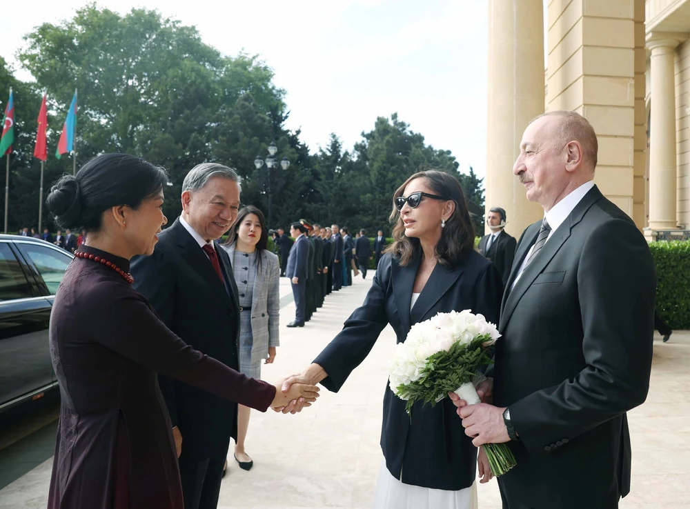 Lễ đón Tổng Bí thư Tô Lâm thăm cấp Nhà nước tới Azerbaijan - Ảnh 4. Lễ đón Tổng Bí thư Tô Lâm thăm cấp Nhà nước tới Azerbaijan - Ảnh 4.